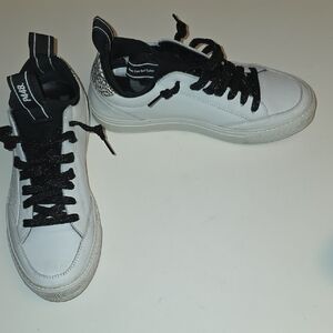 P448 White Sneakers with Black Details And Glitter Laces